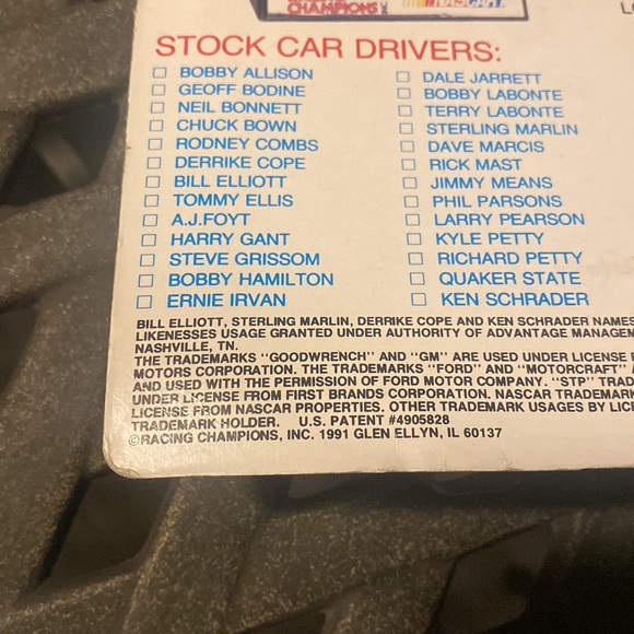 NEW, NRFB 1991 Richard Petty Mini Die Cast Car, Collector Card & Display Stand - Picture 5 of 5